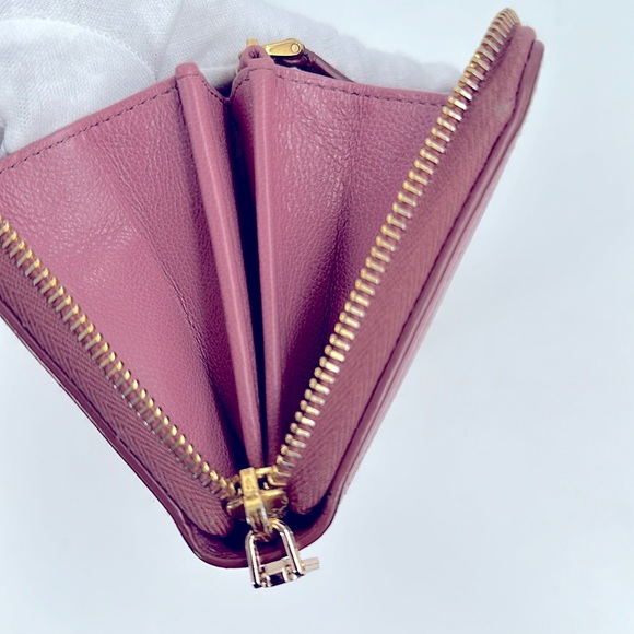 Authentic Prada Saffiano Vernice Leather Bow Zip Wallet-Pink - Picture 13 of 14